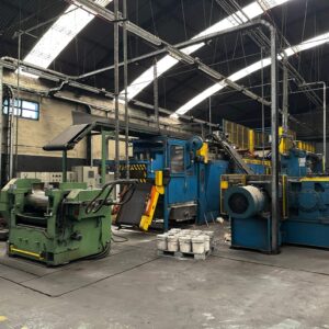 Ligne de prémélange de masterbatch, comprenant : mélangeur à deux cylindres Copé – largeur de table 1000 mm, mélangeur à deux cylindres Bonfanti – largeur de table 2100 mm, batch off Bonfanti BRM-800